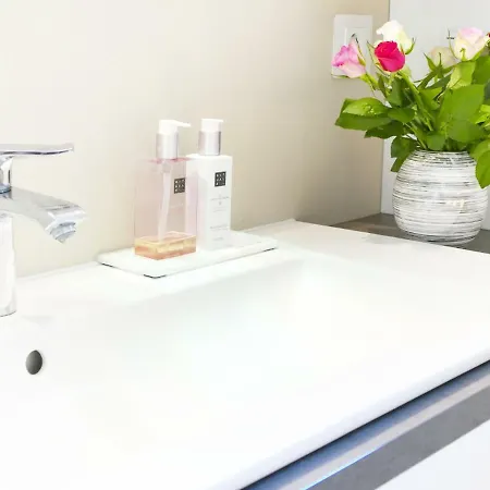 Grosses Im Zentrum Von Dresden, 2 Schlafzimmer, 2 Baeder, Balkon *