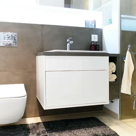 Apartment Großes Im Zentrum Von Dresden, 2 Schlafzimmer, 2 Bäder, Balkon Dresden