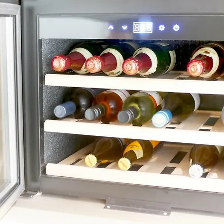 Grosses Im Zentrum Von Dresden, 2 Schlafzimmer, 2 Baeder, Balkon Apartment *