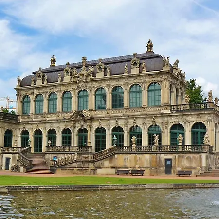 Grosses Im Zentrum Von Dresden, 2 Schlafzimmer, 2 Baeder, Balkon Drážďany