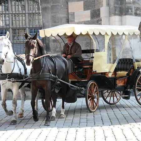 Grosses Im Zentrum Von Dresden, 2 Schlafzimmer, 2 Baeder, Balkon
