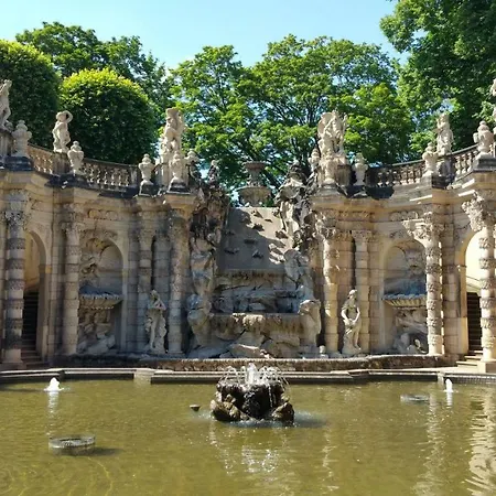 Grosses Im Zentrum Von Dresden, 2 Schlafzimmer, 2 Baeder, Balkon