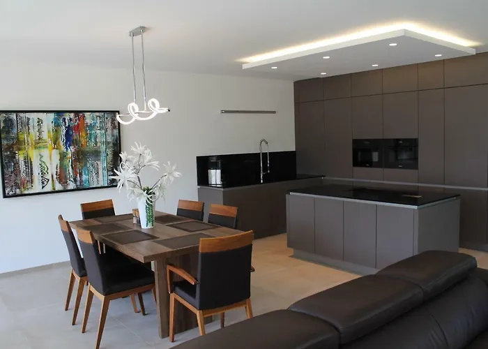 Grosses Im Zentrum Von Dresden, 2 Schlafzimmer, 2 Baeder, Balkon * Dresde