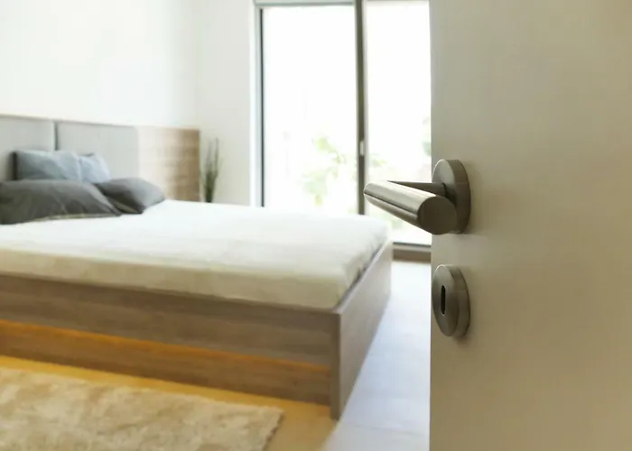 Grosses Im Zentrum Von Dresden, 2 Schlafzimmer, 2 Baeder, Balkon