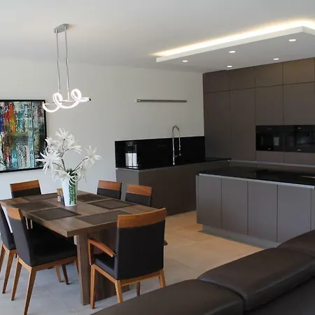 Grosses Im Zentrum Von Dresden, 2 Schlafzimmer, 2 Baeder, Balkon * Drezda