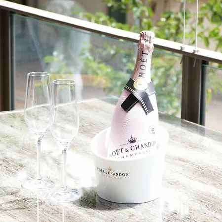 Grosses Im Zentrum Von Dresden, 2 Schlafzimmer, 2 Baeder, Balkon Apartman