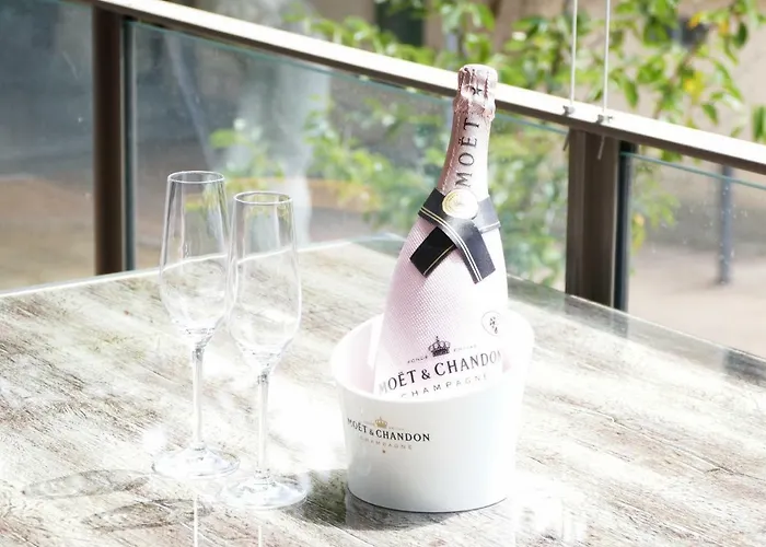 Grosses Im Zentrum Von Dresden, 2 Schlafzimmer, 2 Baeder, Balkon Apartman