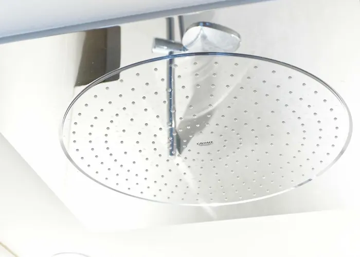 Grosses Im Zentrum Von Dresden, 2 Schlafzimmer, 2 Baeder, Balkon *