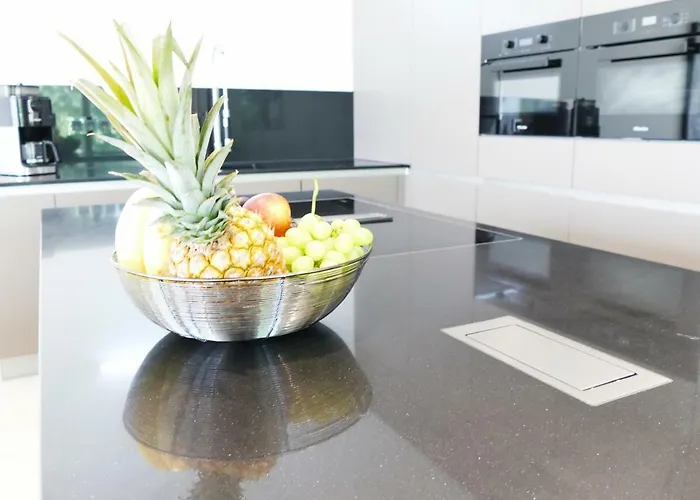 Grosses Im Zentrum Von Dresden, 2 Schlafzimmer, 2 Baeder, Balkon * 德累斯顿